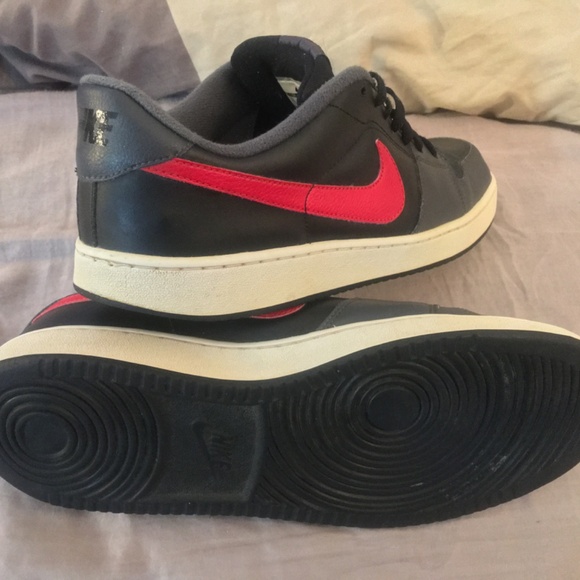 Nike Backboard Leather Sneakers Black/Red Men's Size 10 378336-009 - Picture 4 of 5